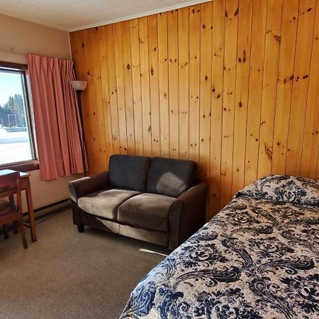 Motel Le Fleuron サン・ドナ・ド・モントカーム エクステリア 写真